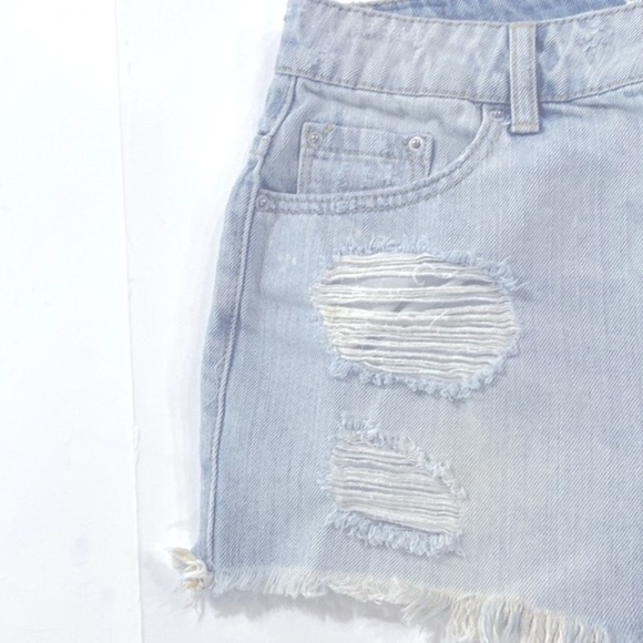 BDG Super High Rise Cheeky Urban Outfitters Light Wash Denim Shorts Size 29 - Picture 3 of 11